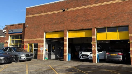 Evans Halshaw Ford Service Centre Ashton Under Lyne Exterior
