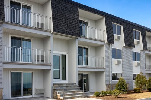 Property entrance at 151 Ocean Apartments in Narragansett, RI 02882