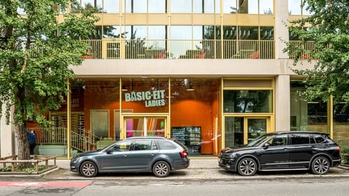 Basic-Fit Brussels Chaussée d'Anvers Ladies - front club outside