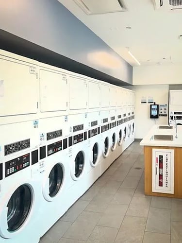 Laundry Facilities at Island Terrace Apartments in Chicago, IL 60637