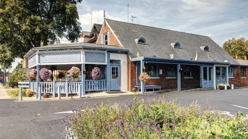 Exterior of Coles 735 Main restaurant