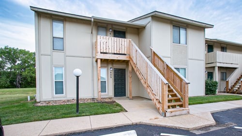 Ponderosa Apartment exterior