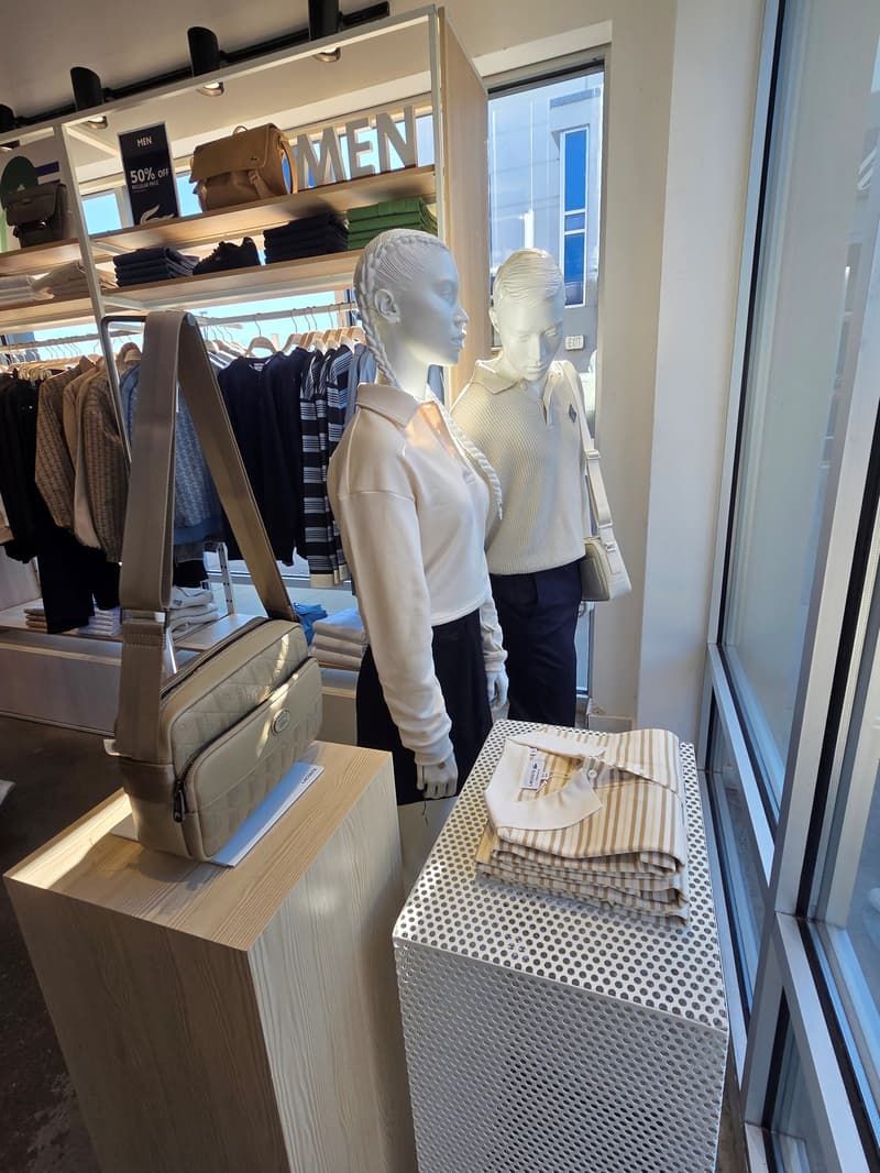 Close Up - Store