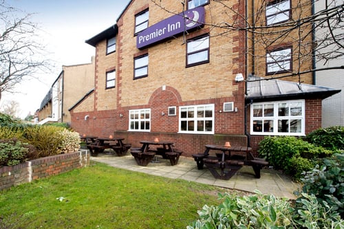 Premier Inn Romford Central (Mercury Gardens) exterior