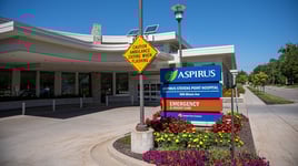 photo to entrance of Aspirus Stevens Point Hospital Emergency and Urgent Care entrance