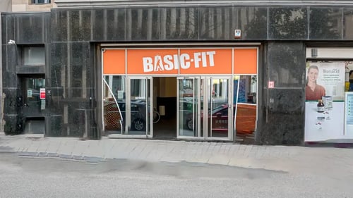 Basic-Fit Brussels Gare Centrale 24/7 - front club outside