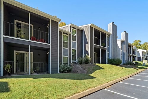 Exterior View at Rise at Signal Mountain Apartments in Chattanooga, Tennessee.