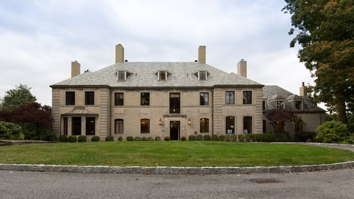 Monte Nido Rain Rock Exterior