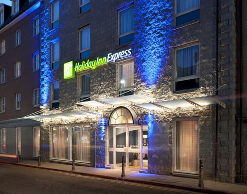 Only 100 yards from Union Street with it's bars and restaurants