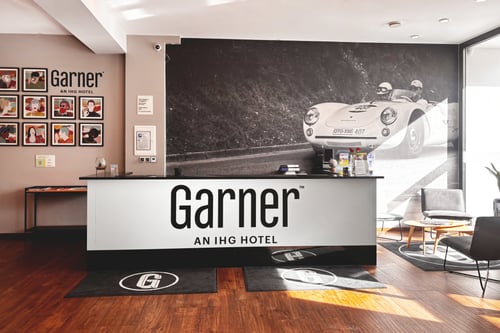 Sunny reception area at Garner Hotel Stuttgart Zuffenhausen
