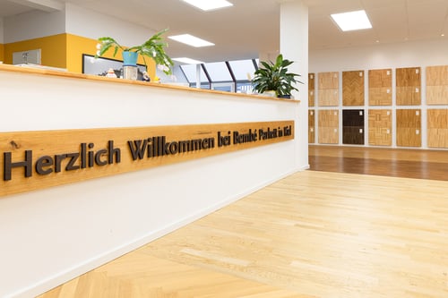 Eingangsbereich Studio Kiel mit Mustern und Musterboden im Hintergurnd
