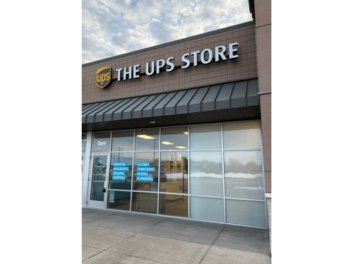 Shipping, packing, mailbox and printing services.