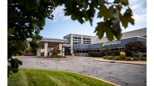exterior photo of the entrance to the clinic building on Plaza Drive in Wausau