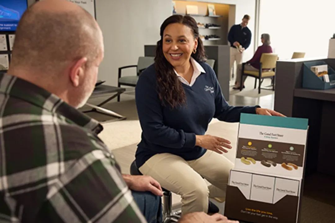 good feet arch specialist explaining arch support solutions