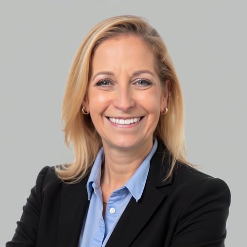 Headshot of Kelly Luft, a wealth advisor at Chase