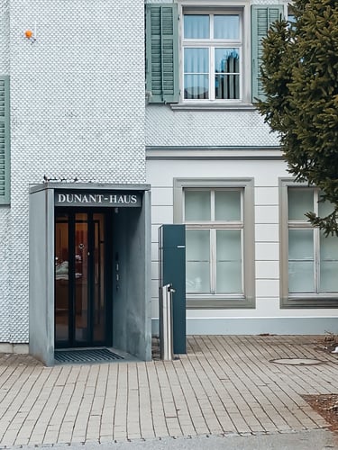 Hautzart Kosmetik im Dunant-Haus 9410 Heiden – zentraler Hauseingang zum Kosmetikstudio für Gesichtsbehandlungen und Hautpflege