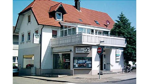 Aussenansicht der Ahorn-Apotheke Muggensturm