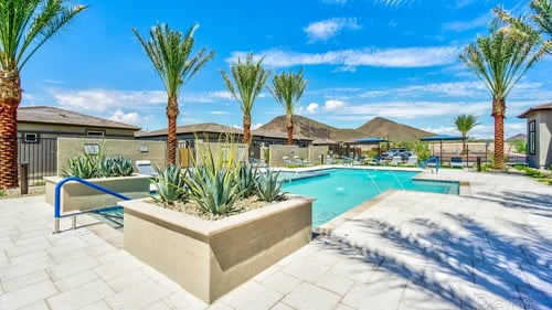 Pool and hot tub at Avilla Western Garden in Phoenix, AZ 85307