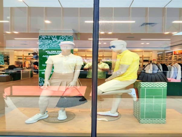 Close Up - Store