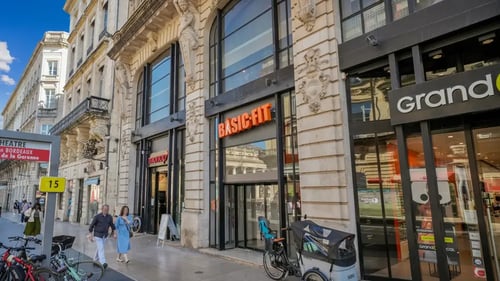 Basic-Fit Bordeaux Cours de l’Intendance - front club outside