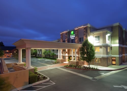 Livermore Hotel Exterior - Evening