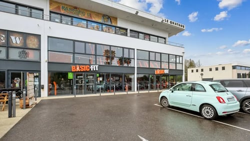Basic-Fit Roquevaire ZAC Saint Esteve 24/7 - front club outside