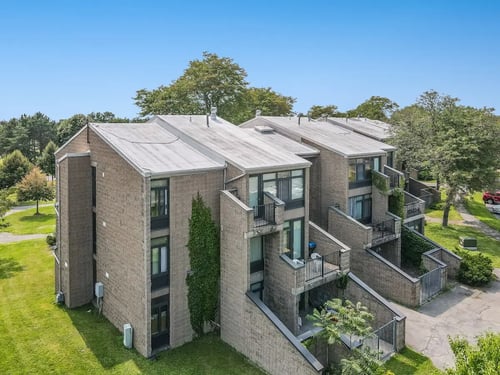 Property Exterior at Shoreline Apartments in Buffalo, NY