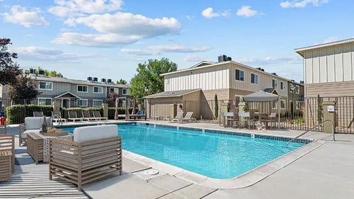 Large Pool at Peaks at the Park, Reno, Nevada