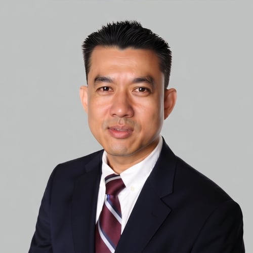 Headshot of Triet Huynh, a wealth advisor at Chase
