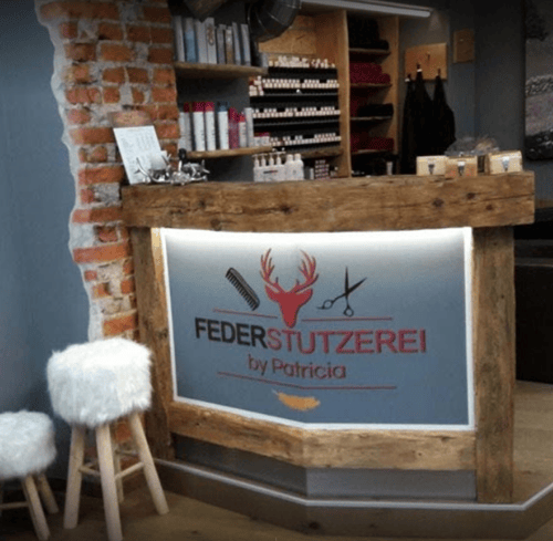 Federstutzerei by Patricia