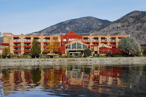 Hotel Inn Osoyoos Beach Exterior View