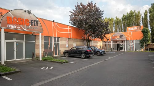Basic-Fit Brussels Molenbeek Ch. de Ninove Ladies - front club outside