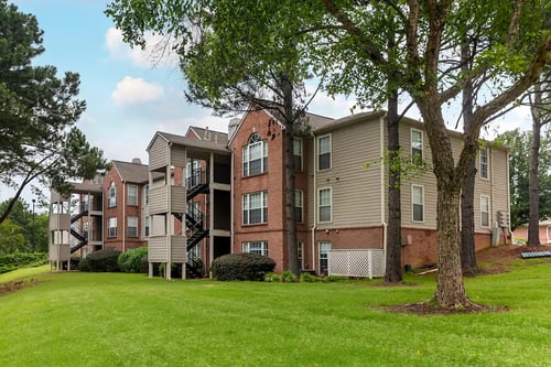 Exterior View at Southaven Pointe in Southaven, Mississippi