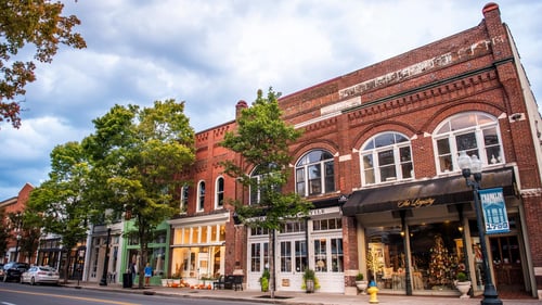 Experience a world-class shopping and dining experience in Franklin