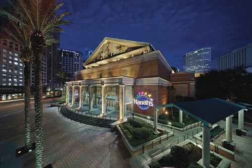 Enjoy a made-to-order Beef Pho at 2Geaux Pho Bar in Harrah's New Orleans. Visit 2Geaux Pho Bar to grab a made-to-order Vietnamese meal. Enjoy Pork Spring Rolls, Beef Pho, Banh Mi or Bun Bo Hue all with quick and easy pick up so you can snack and get back to the excitement at Caesars New Orleans. Have a craving for comfort food? 2Geaux Pho Bar offers convenient Vietnamese classics until 1 AM Friday through Sunday. Step up to the counter and be greeted by Mrs. Phi for friendly service with a smile. Located near the South Peters entrance, it’s easy to grab, go, and pho.