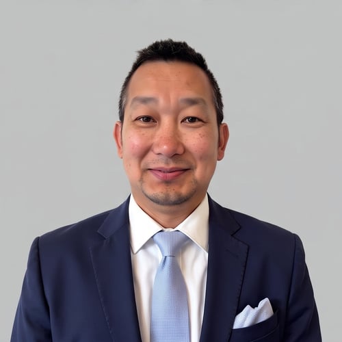 Headshot of Jon Tien, a wealth advisor at Chase