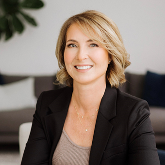 Headshot of Suzanne Schultz