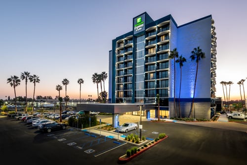 Holiday Inn Express & Suites at Dusk
