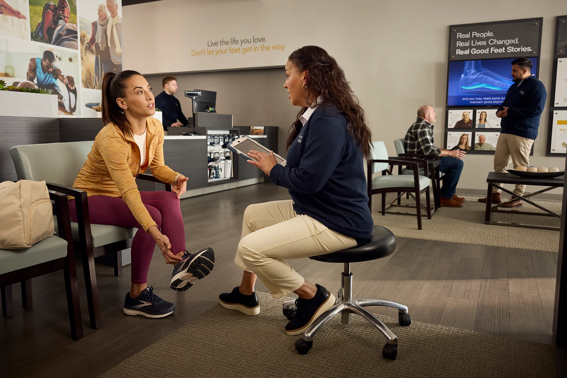 Women explaining running pain to Good Feet Arch Support Specialist