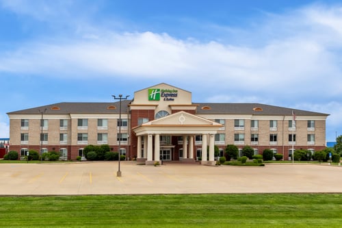 Welcome to the Holiday Inn Express & Suites Vandalia!