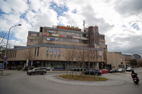 batiment-de-la-pharmacie-sun-store-nyon-combe