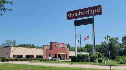 Des Moines Slumberland Furniture store sign
