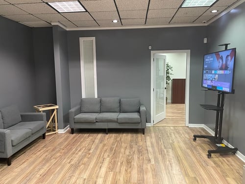 Ayudando a la Comunidad- waiting room