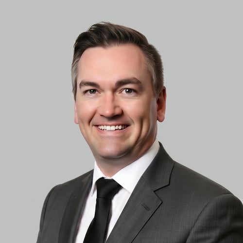 Headshot of Dennis Pettis, a wealth advisor at Chase