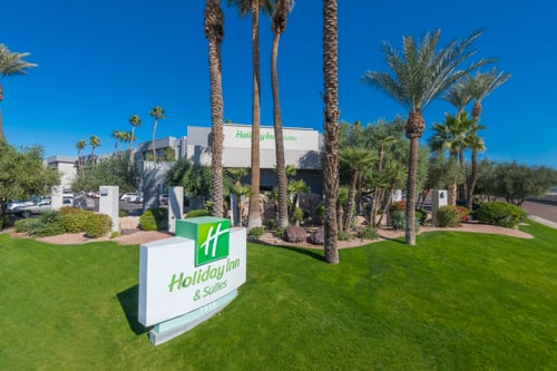 Welcome to Holiday Inn & Suites Phoenix Airport North
