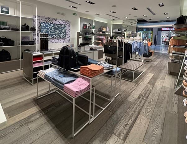 Close Up - Store