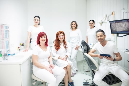Das Team der Zahnarztpraxis Dr. Erben in 4020 Linz