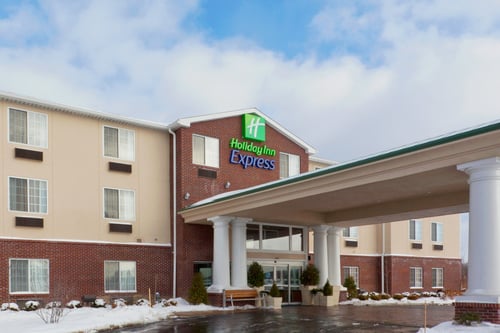 Stay You at the Holiday Inn Express and Suites Ashtabula Geneva