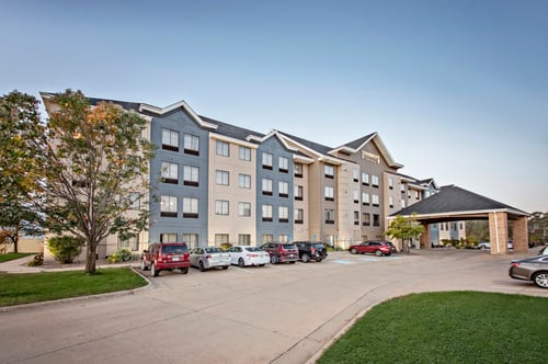 Enjoy the convenience of being near Eastern Iowa Airport.
