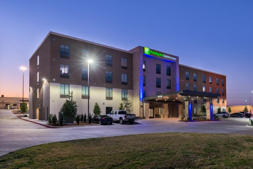 Enjoy our modern guest rooms and suites in Fort Worth West.